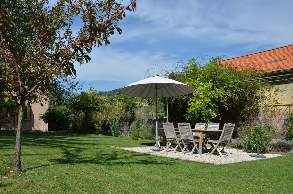 Les Cypres Bed and Breakfast Contes  Buitenkant foto
